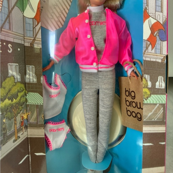 BARBIE AT BLOOMINGDALES LIMITED EDITION NEW IN BOX - Picture 3 of 7